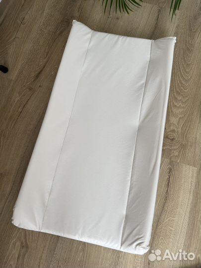 Пеленальная доска на кроватку