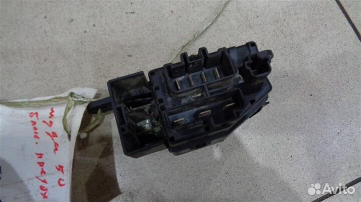 Блок предохранителей подкапотный Mazda BT-50 2006