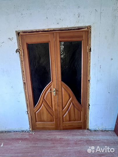 Дверь из массива дерева бу