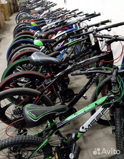 Множество различных велосипедов