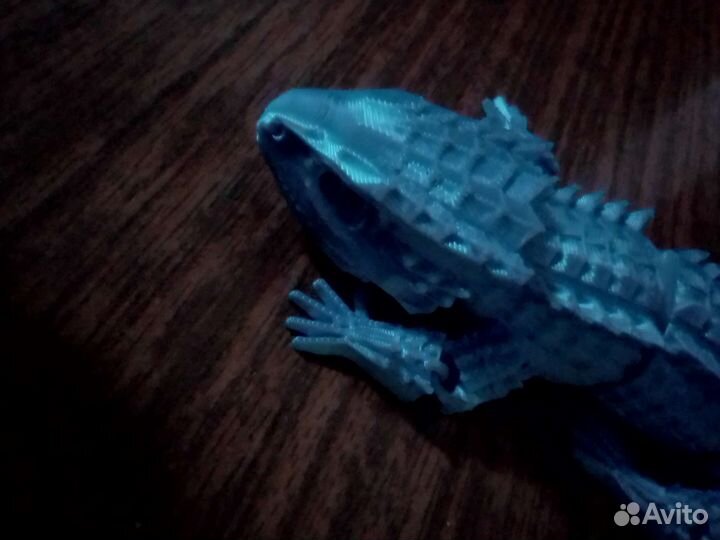 Ящерица из пластика