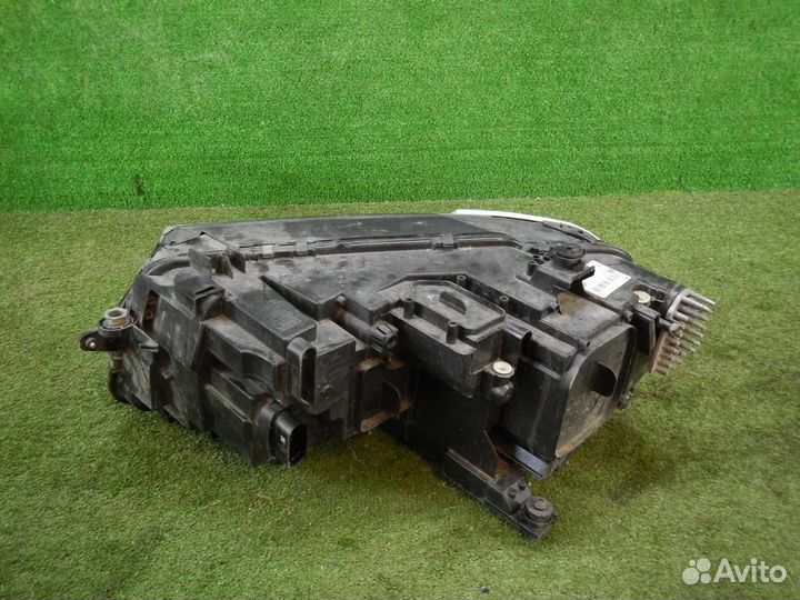 Фара правая Volkswagen Tiguan