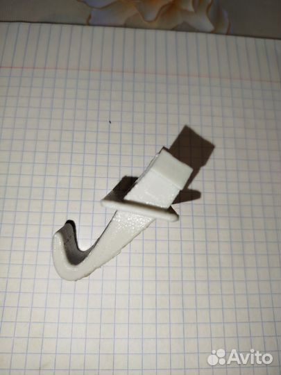 Крючок солнцезащитной шторки