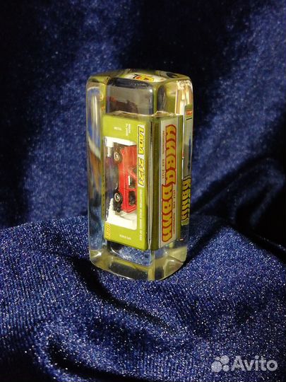 Сувенирчик с Нивой2121 красная