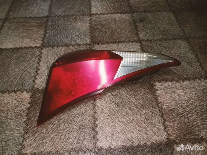 Задний фонарь Toyota RAV4