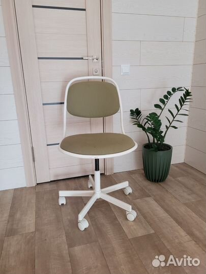 Кресло на колесиках IKEA