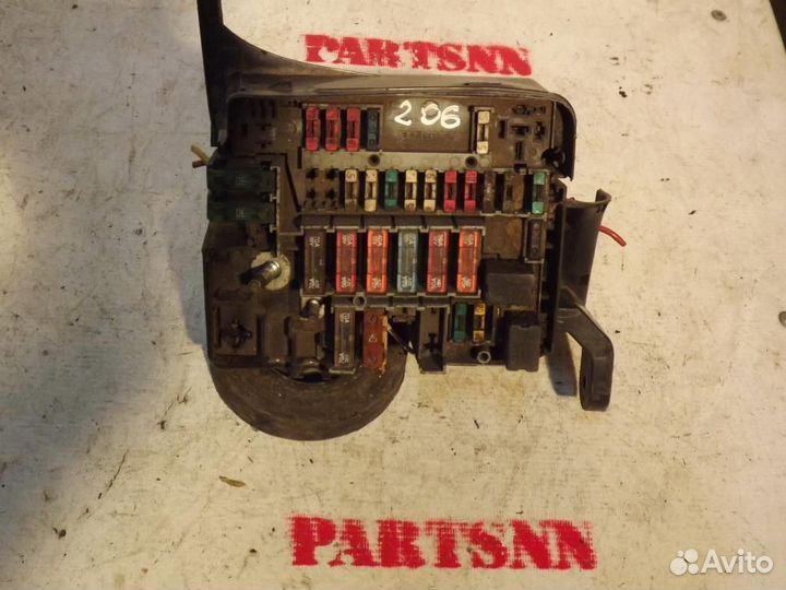 Блок предохранителей Пежо 206