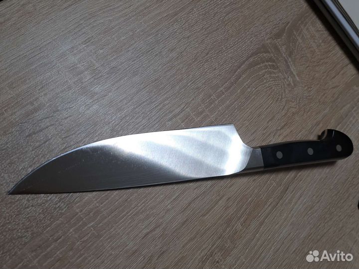 Шеф-нож Zwilling J. A. Henckels Pro, лезвие 20 см
