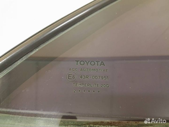 Стекло двери задней правой форточка Toyota Camry V