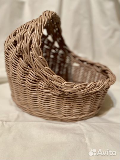 Плетеная колыбелька для кукол