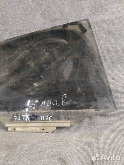 Стекло заднее правое Toyota Auris E150 1znfe 2009