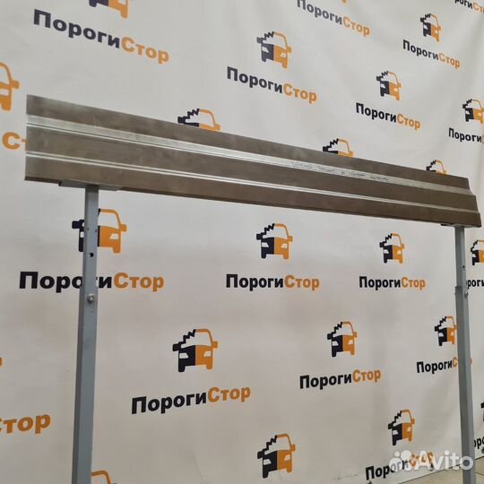 Верх.элемент под молдингом Volkswagen Crafter maxi