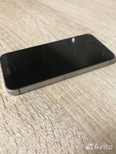 iPhone SE, 32 ГБ