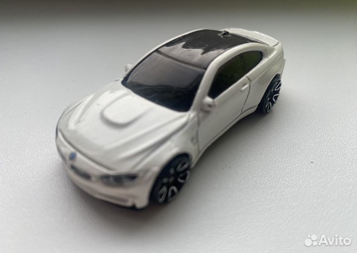 Машинки Hot wheels BMW 3,0 csl, M4