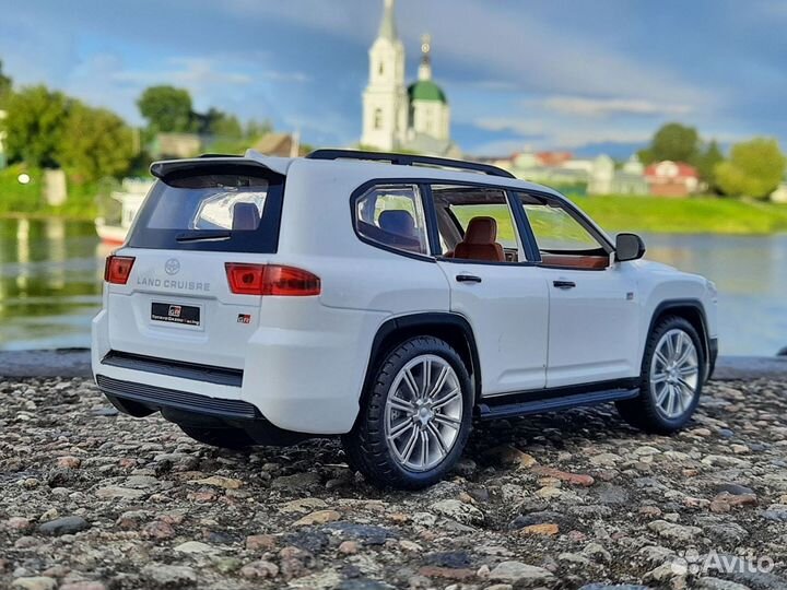 Коллекционные машинки,Toyota Land Cruiser 300