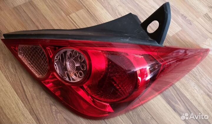 Фонарь задний правый автомобиль Nissan Tiida