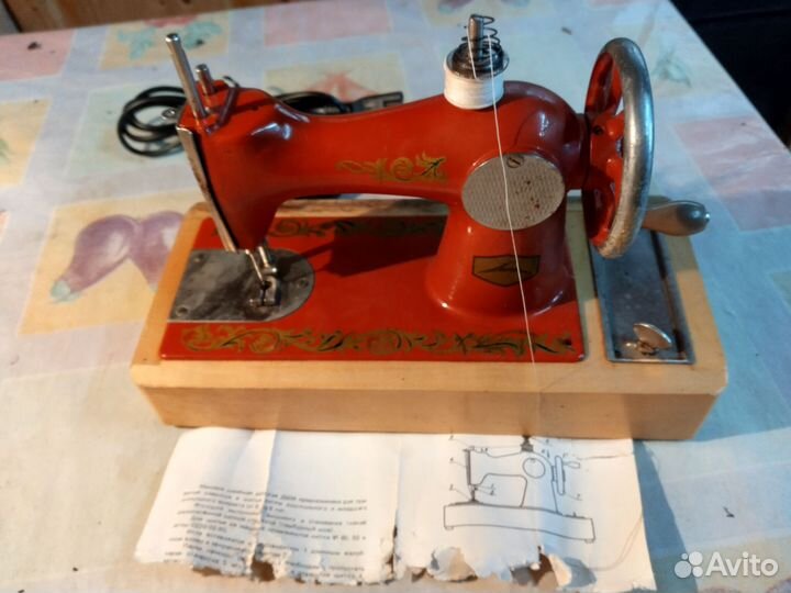 Детская швейная машинка СССР, ретро
