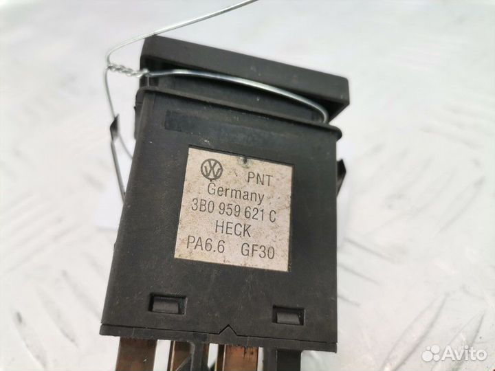 Кнопка обогрева заднего стекла Volkswagen Passat