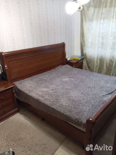 Спальный гарнитур из массива дерева бу