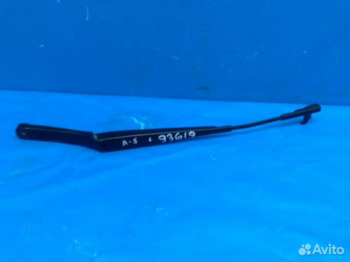 Поводок стеклоочистителя передний левый Skoda Octa