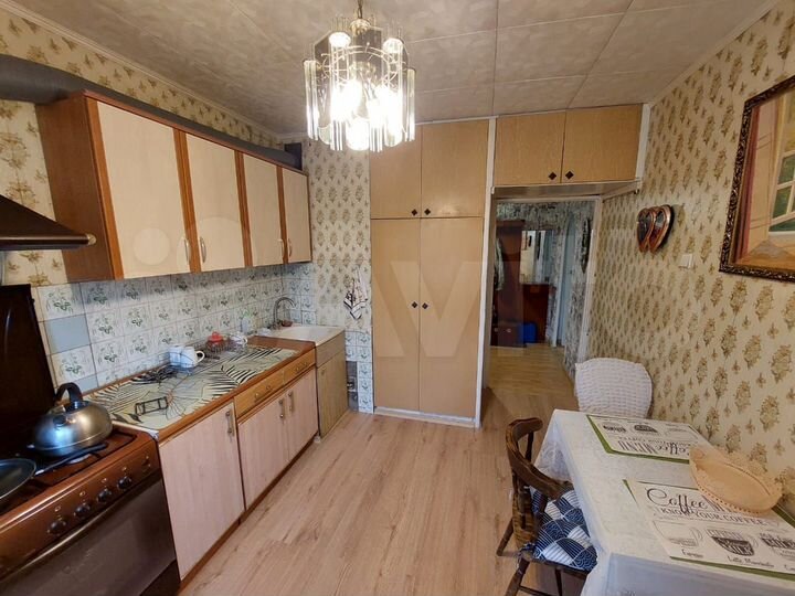 3-к. квартира, 70 м², 1/9 эт.