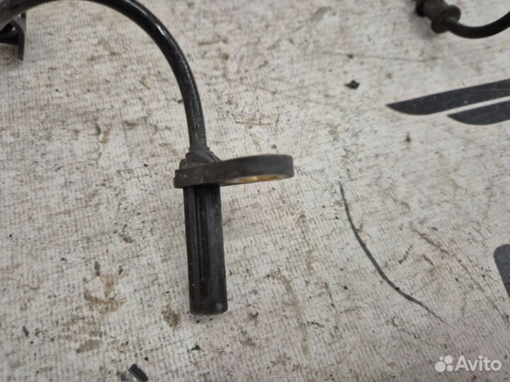 Датчик ABS передний левый Mercedes-Benz E-Class