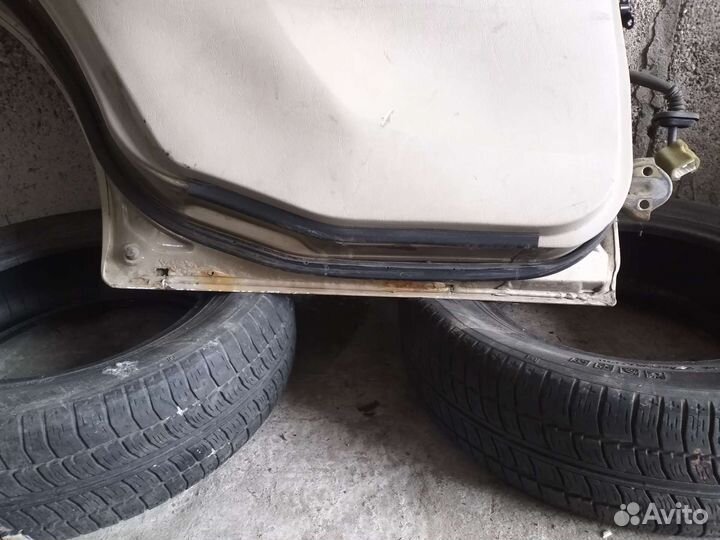 Задняя левая дверь mitsubishi galant 8