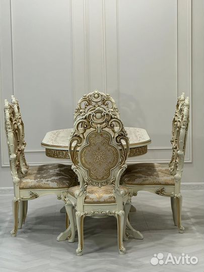 Кухонный стол и стулья