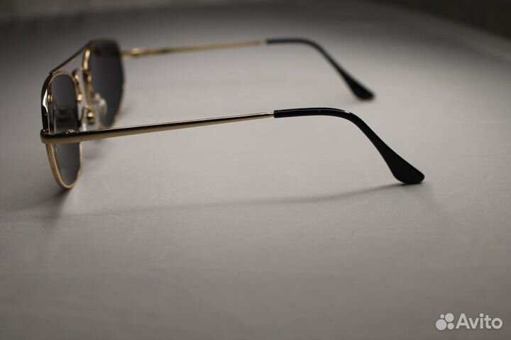 Солнцезащитные очки RAY BAN