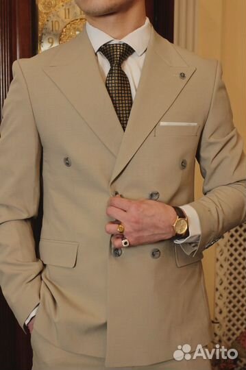 Мужскои классическии костюм двубортныи Песочныи Premium