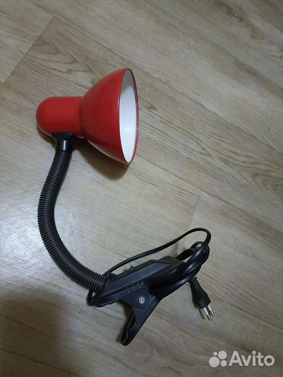 Лампа настольная на прищепке