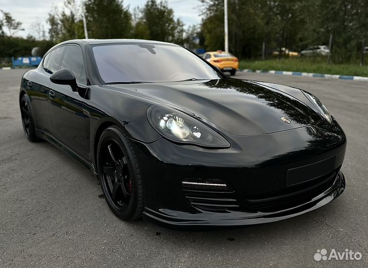 Porsche Panamera 4, 2010