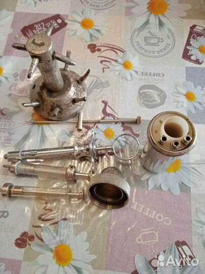 Шприц и мед. принадлежности