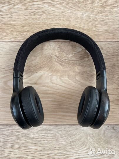 Беспроводные наушники JBL E45BT