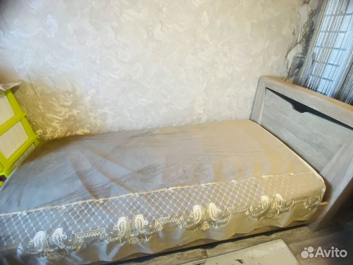 Кровать односпальная с матрасом бу