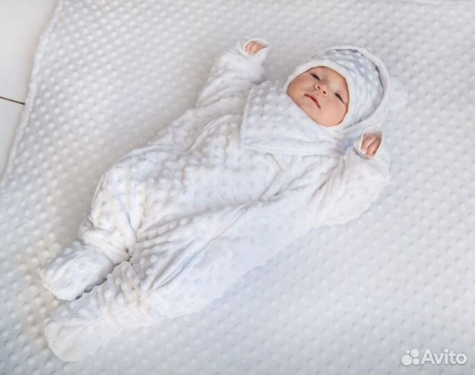 Конверт на выписку + комбинезон для малышей