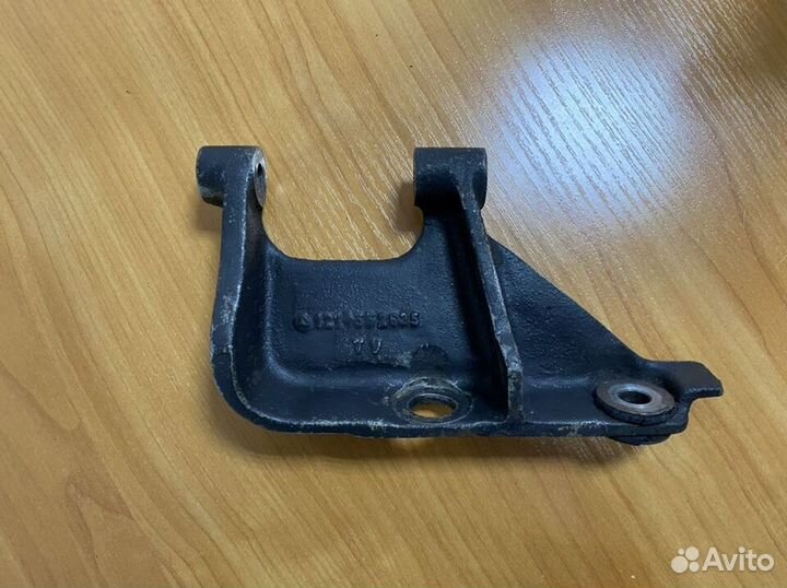 Клапанная крышка Мерседес W115/123