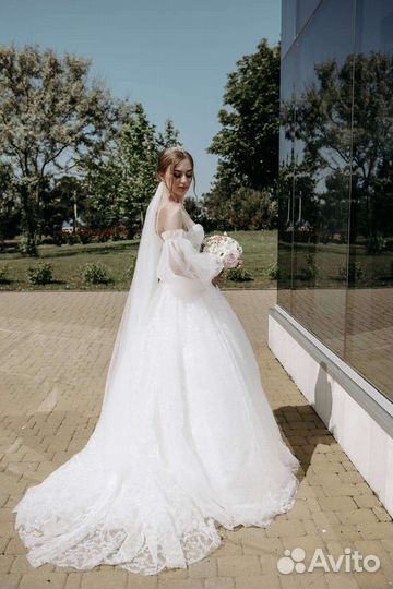 Свадебное платье со шлейфом