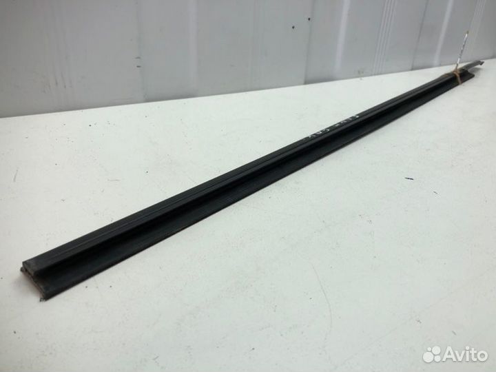 Уплотнитель (бархотка ) передний левый Ford Focus