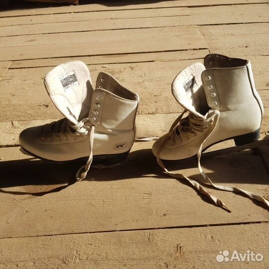 Коньки фигурные 40 размер