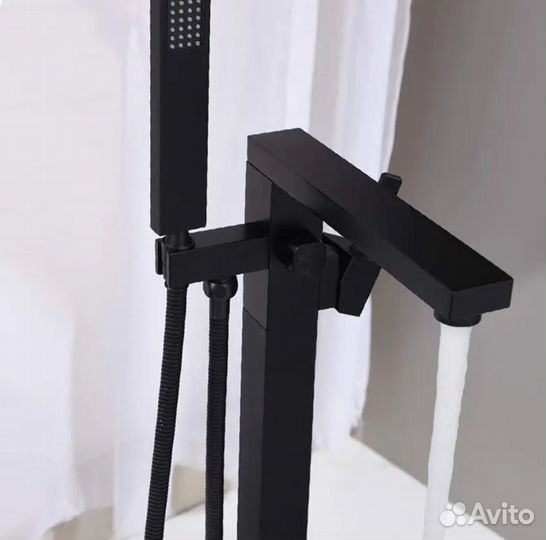 Напольный смеситель квадрат отдельностоящих ванн