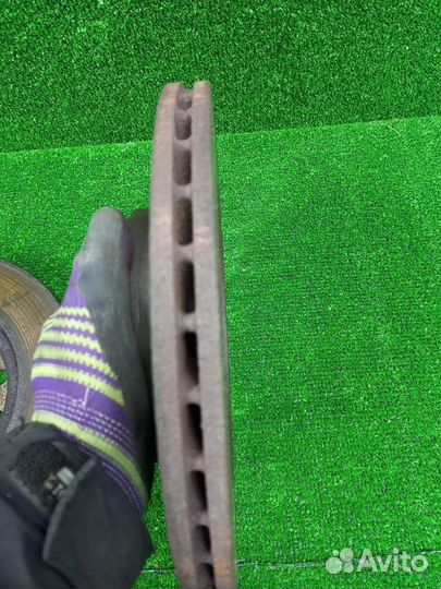 Тормозной диск передний Volkswagen Jetta BLF 2006