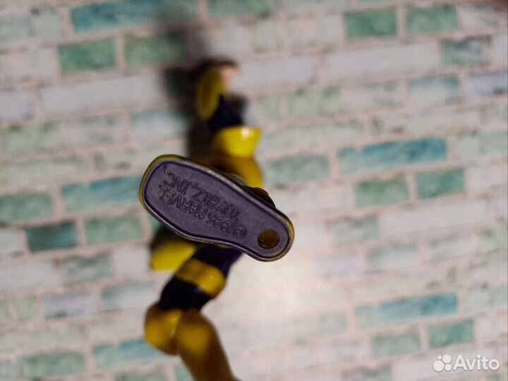 1996 Marvel - Toy Biz - Cyclops Figure