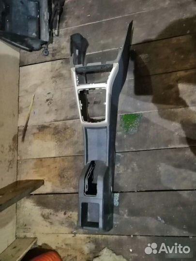 Консоль между сидений Opel Astra H