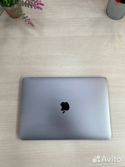 Macbook Pro 13 m1 8/256gb A2338