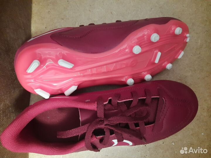 Бутцы футбольные с шипами