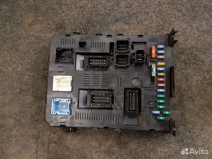 Блок предохранителей Citroen c4 2006