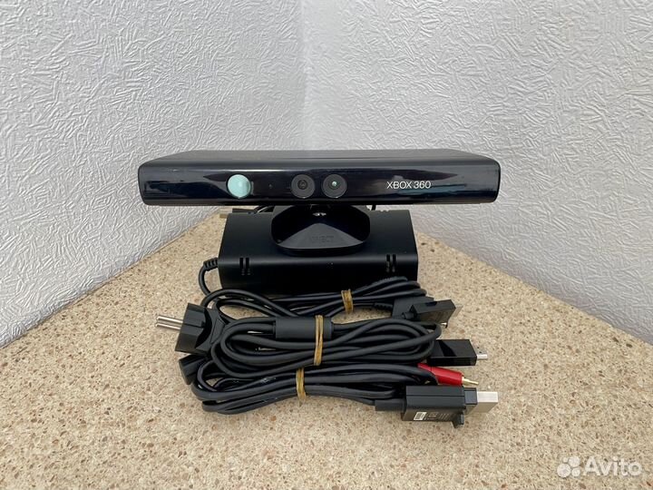 Прошитый Xbox 360 Slim (игры, 2 геймпада, кинект)