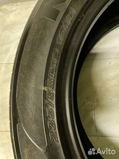 Nexen Roadian 581 235/55 R19 101H