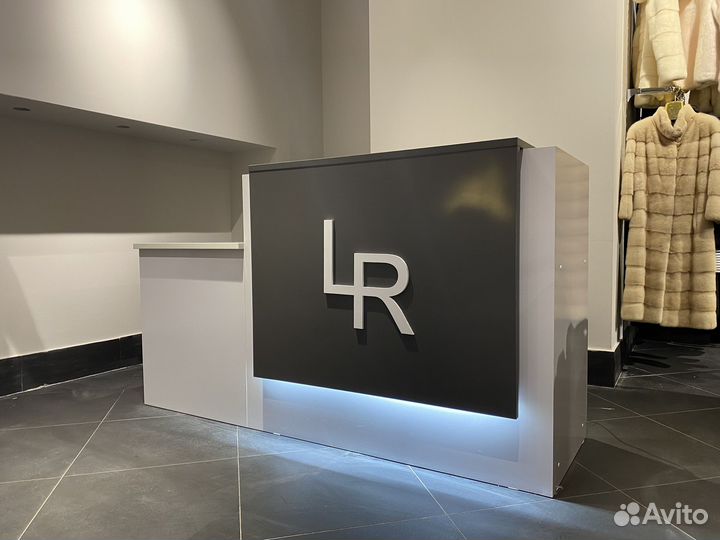 Стойка ресепшн для магазина